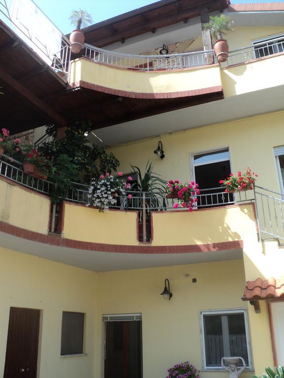 Casa Vacanza Alice & Mari Ascea Bagian luar foto